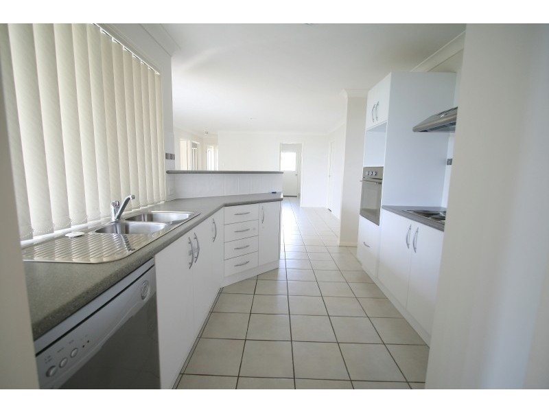 16 Gordonia Drive, Regents Park QLD 4118