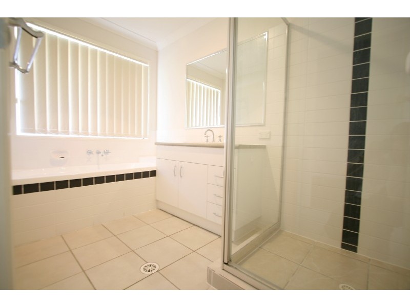 16 Gordonia Drive, Regents Park QLD 4118