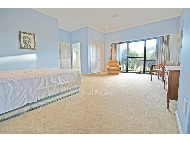 9 Silky Oak Place, Pelican Waters QLD 4551