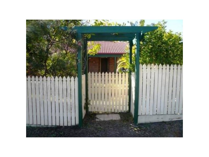5 Regency Drive, Regents Park QLD 4118