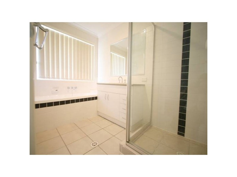 16 Gordonia Drive, Regents Park QLD 4118