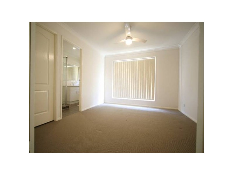 16 Gordonia Drive, Regents Park QLD 4118