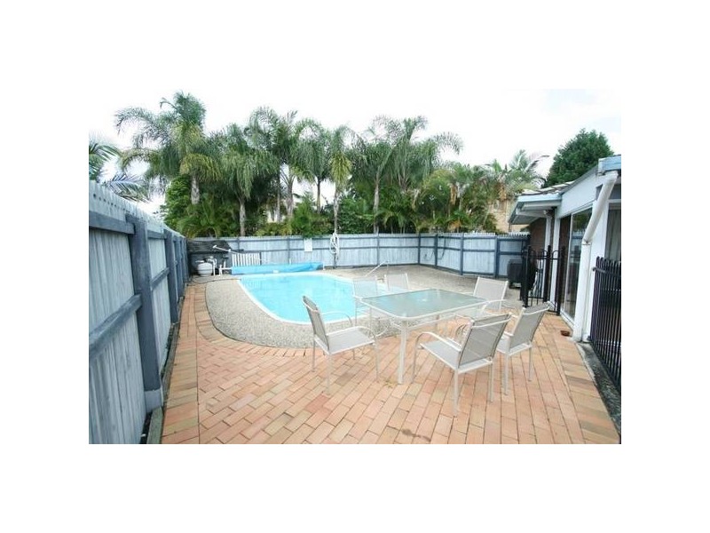 7 Calluna Court, Regents Park QLD 4118