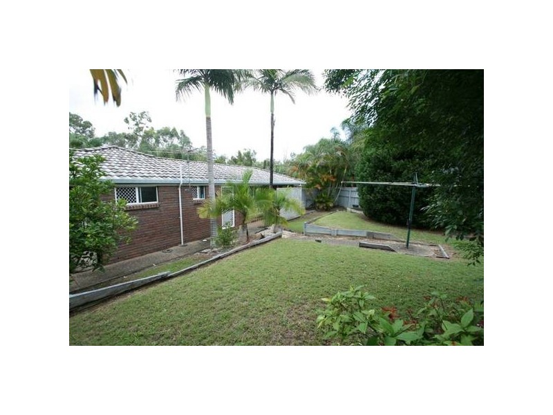 7 Calluna Court, Regents Park QLD 4118