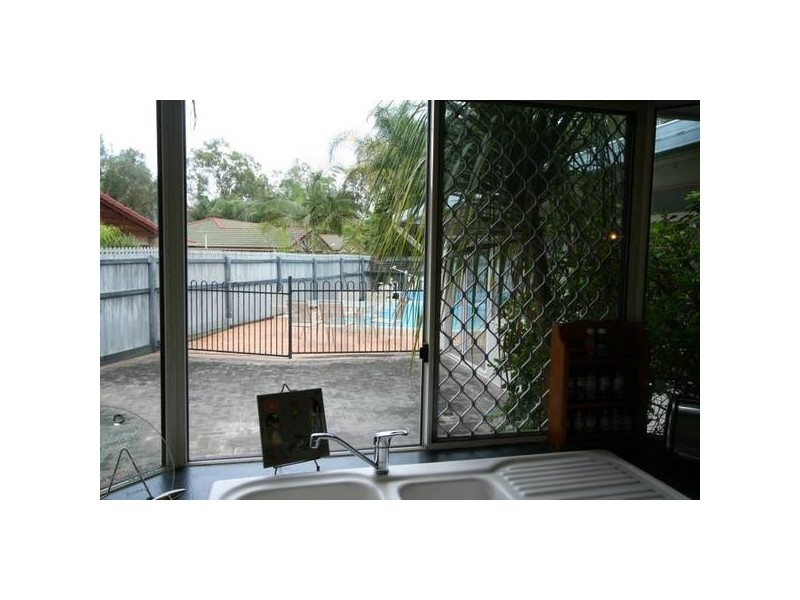 7 Calluna Court, Regents Park QLD 4118
