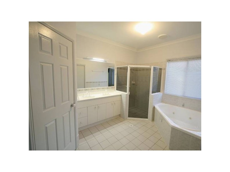 37 maximir, Greenbank QLD 4124