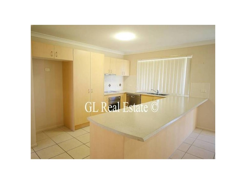 2 Charlton Drive, Regents Park QLD 4118