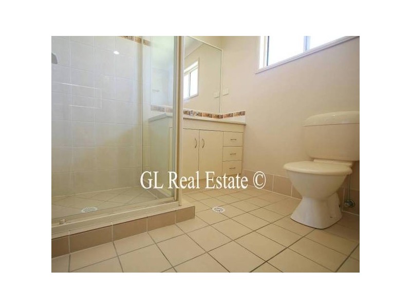 2 Charlton Drive, Regents Park QLD 4118