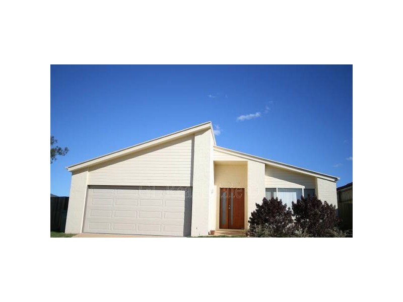 34 Charlton Place, Regents Park QLD 4118