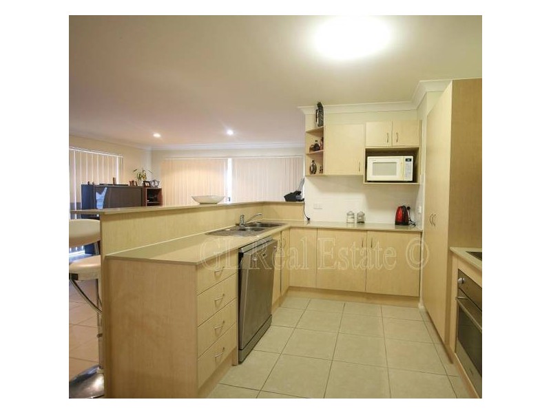 34 Charlton Place, Regents Park QLD 4118