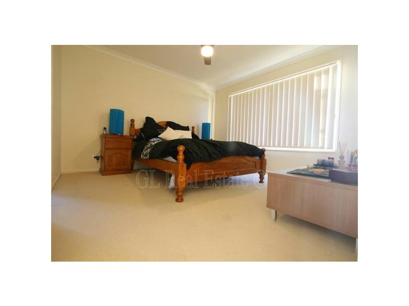 34 Charlton Place, Regents Park QLD 4118