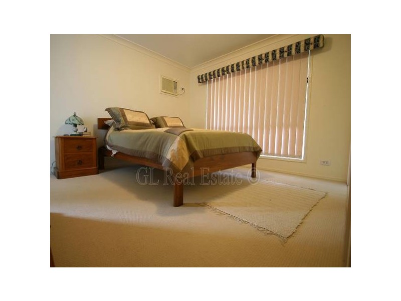 4 Vista Court, Regents Park QLD 4118