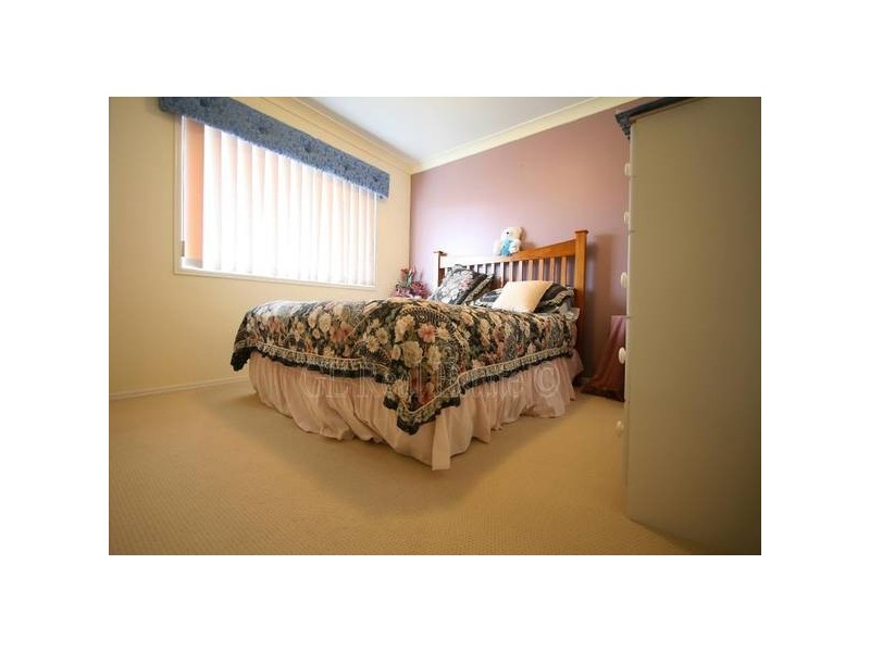 4 Vista Court, Regents Park QLD 4118