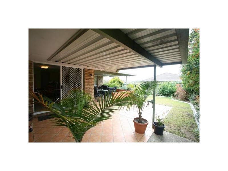 4 Vista Court, Regents Park QLD 4118