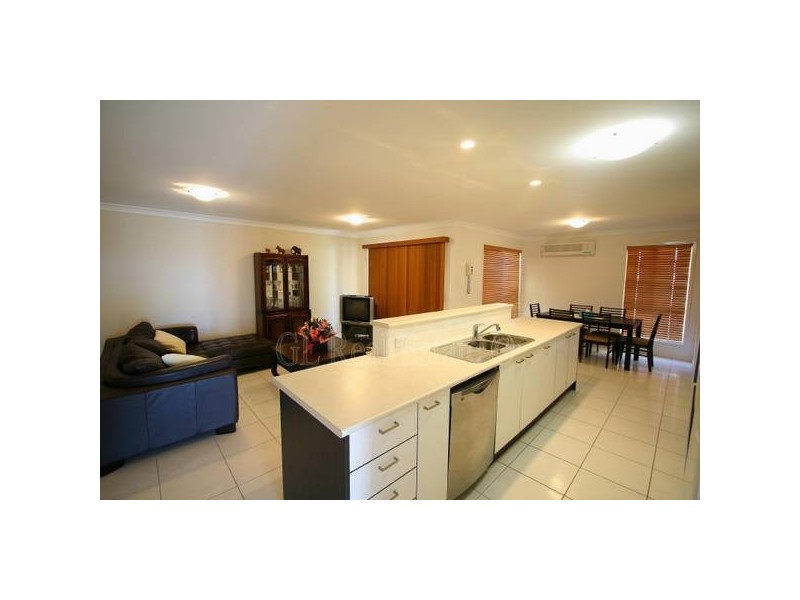 40 Sunrise Cresent, Regents Park QLD 4118
