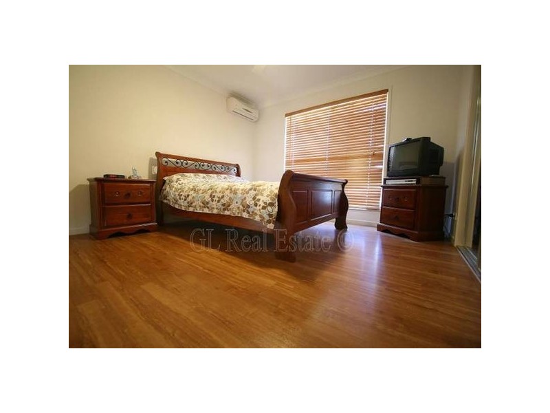 40 Sunrise Cresent, Regents Park QLD 4118