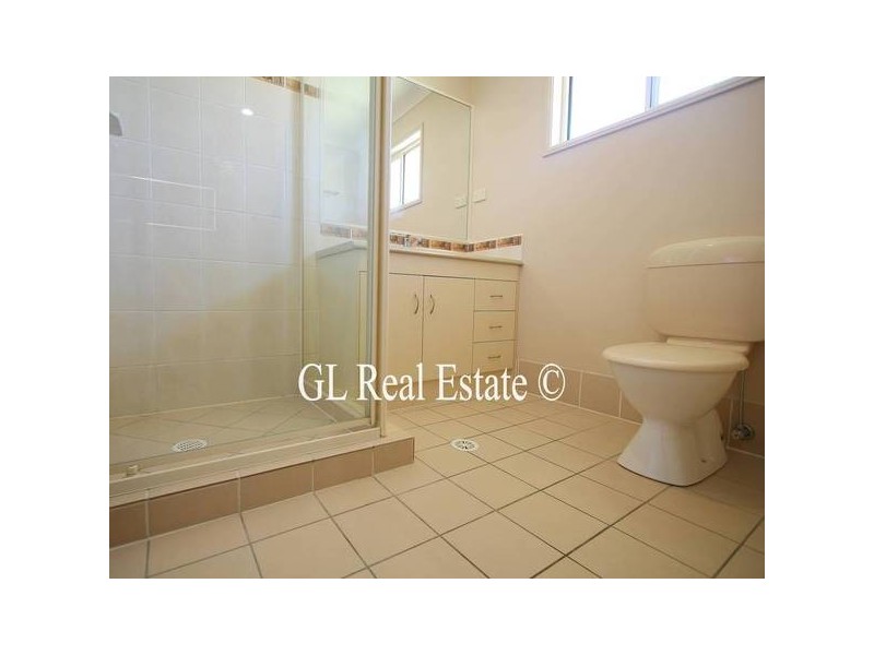 2 CHARLTON PLACE, Regents Park QLD 4118