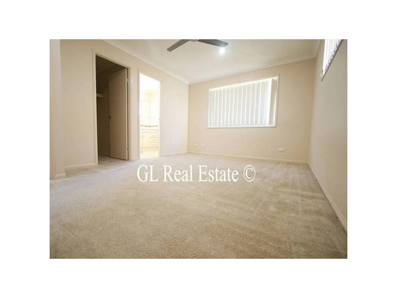 2 CHARLTON PLACE, Regents Park QLD 4118