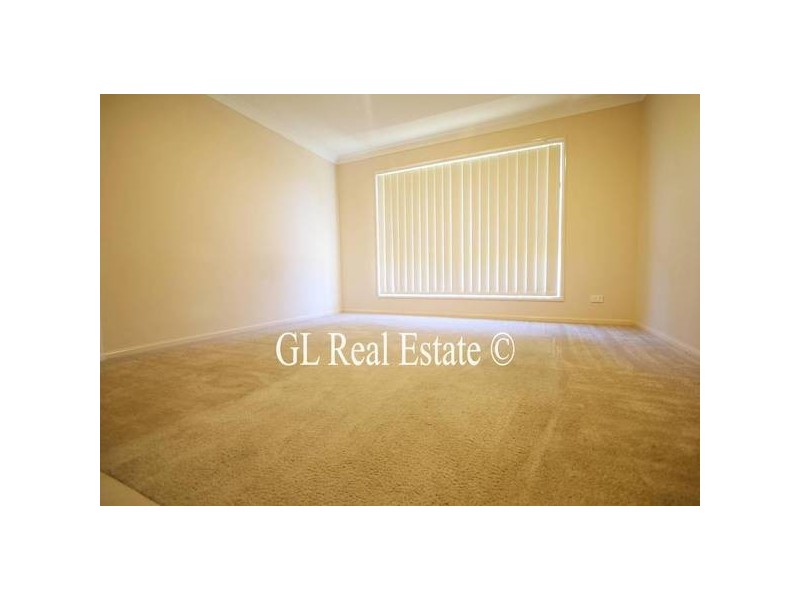 2 CHARLTON PLACE, Regents Park QLD 4118