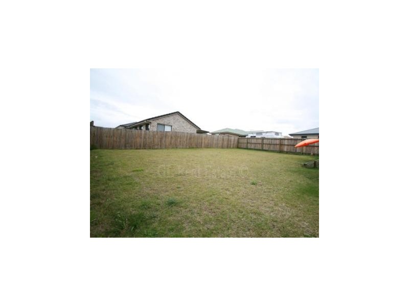 2 CHARLTON PLACE, Regents Park QLD 4118