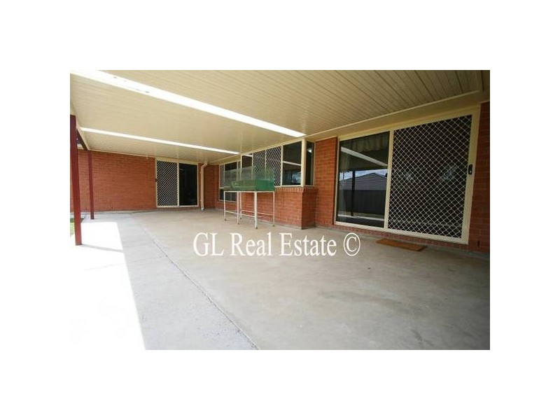 3 WISTERIA DRIVE, Regents Park QLD 4118