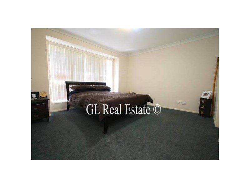 3 WISTERIA DRIVE, Regents Park QLD 4118