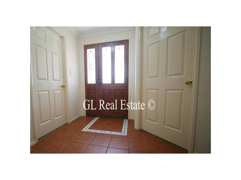 3 WISTERIA DRIVE, Regents Park QLD 4118