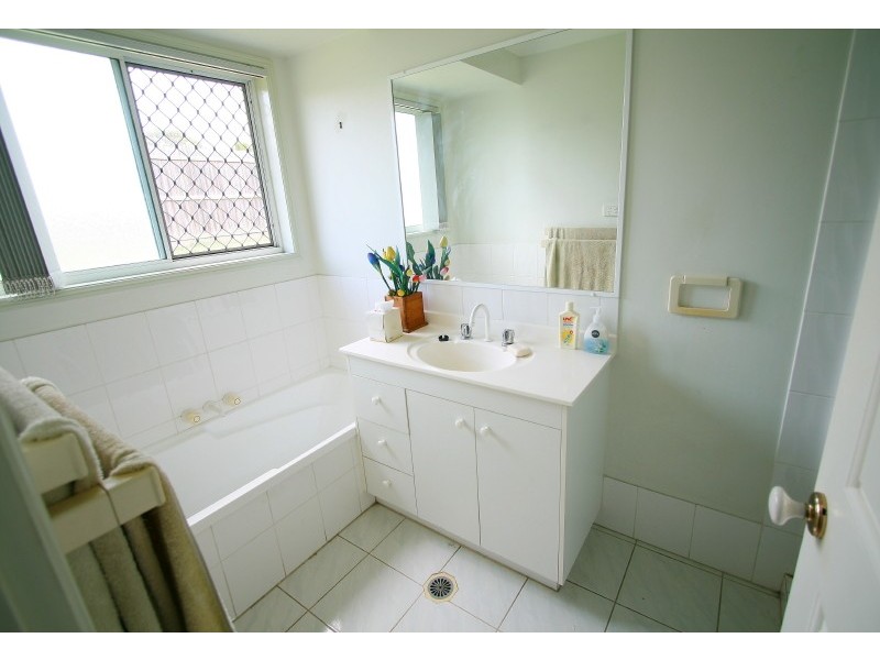 20 Fromelles Court, Regents Park QLD 4118