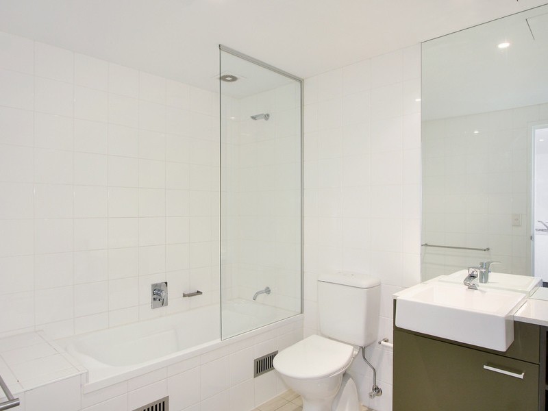 21/2 Hutchinson Walk, Zetland NSW 2017