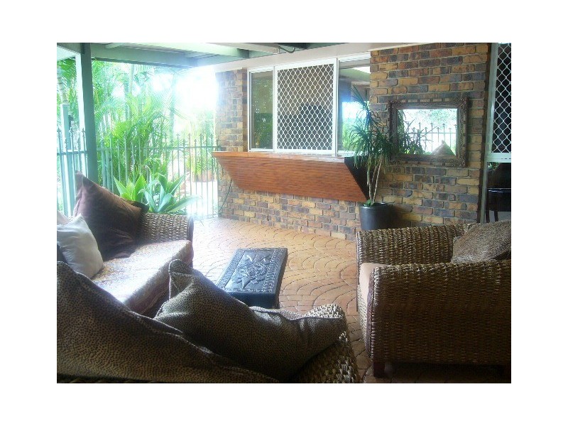 9 Tynon Cl, Parkinson QLD 4115