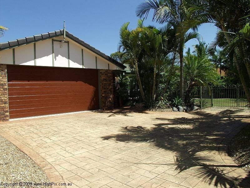 9 Tynon Cl, Parkinson QLD 4115