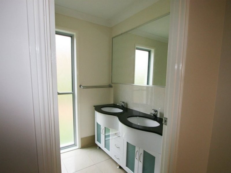 33 Injune Circuit, Calamvale QLD 4116