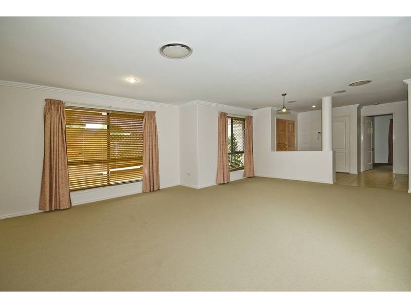 83 Wallum Drive, Parkinson QLD 4115