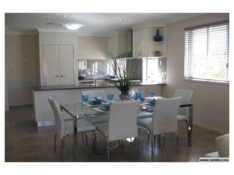 16 Sandalwood Street, Heathwood QLD 4110