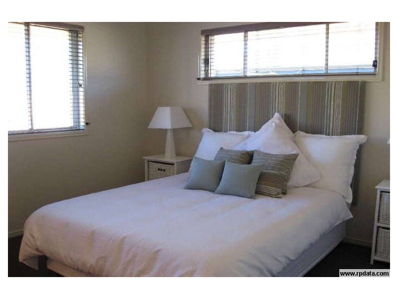 16 Sandalwood Street, Heathwood QLD 4110