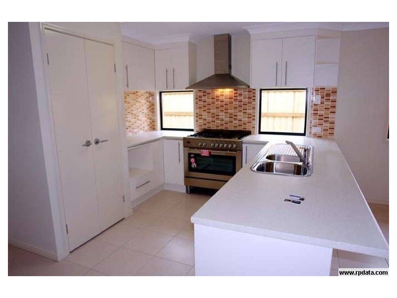 16 Sandalwood Street, Heathwood QLD 4110