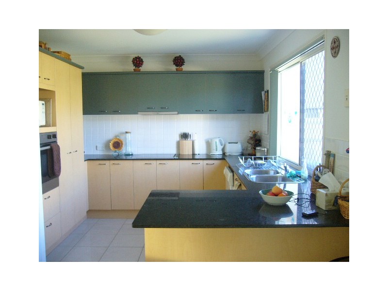 27 Karajini Crescent, Parkinson QLD 4115