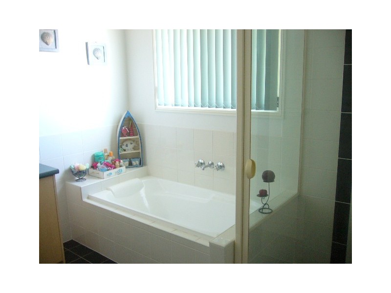 27 Karajini Crescent, Parkinson QLD 4115