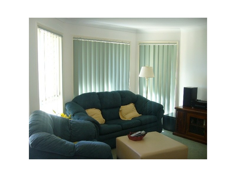 27 Karajini Crescent, Parkinson QLD 4115