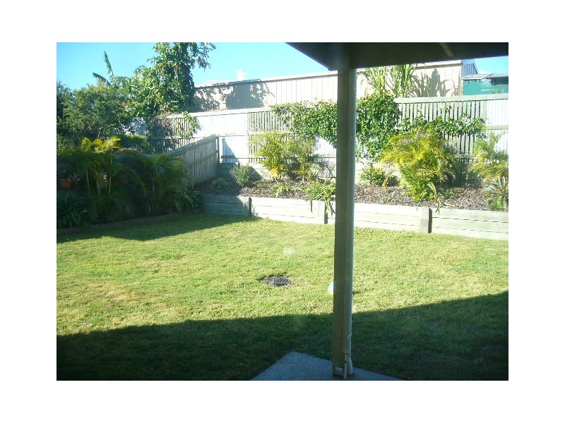 27 Karajini Crescent, Parkinson QLD 4115