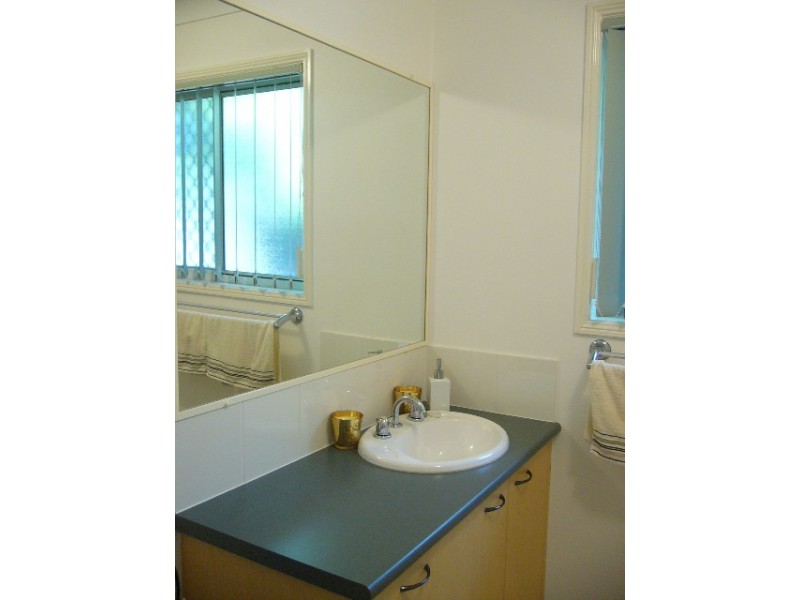 27 Karajini Crescent, Parkinson QLD 4115