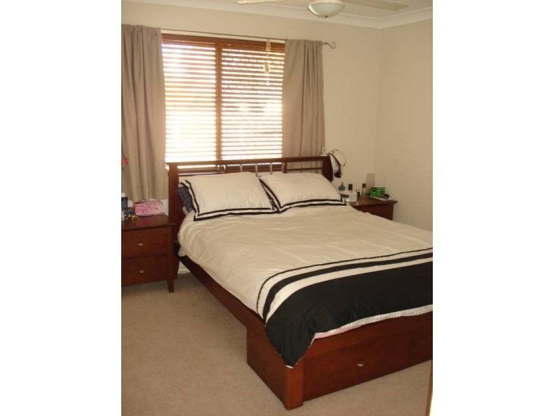 31 Peverell Street, Hillcrest QLD 4118