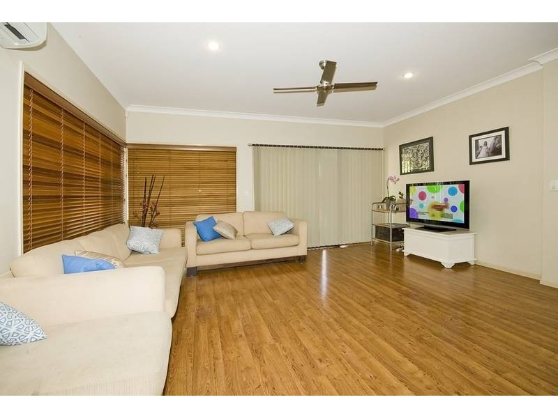 94 Wallum Drive, Parkinson QLD 4115