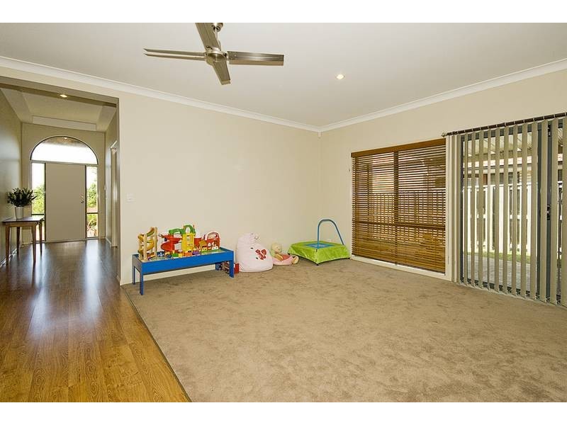 94 Wallum Drive, Parkinson QLD 4115