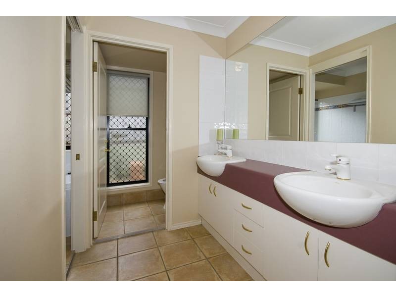 11 Morialta Place, Parkinson QLD 4115