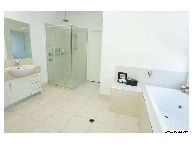 17 Fitzroy Ct, Kawana Waters QLD 4575