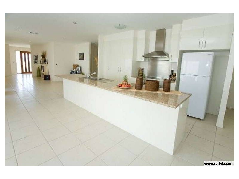 17 Fitzroy Ct, Kawana Waters QLD 4575