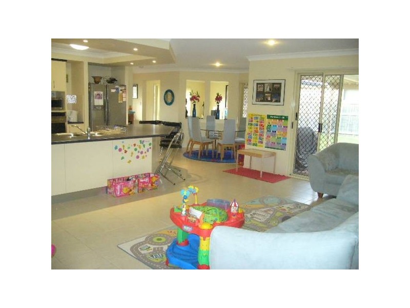 79 Daintree Drive, Parkinson QLD 4115