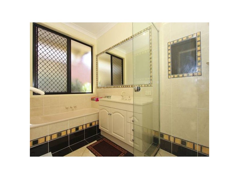 40 The Esplanade, Forest Lake QLD 4078