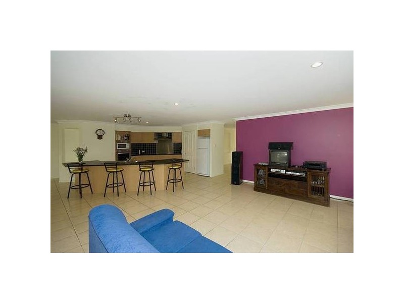 92 Wallum Drive, Parkinson QLD 4115